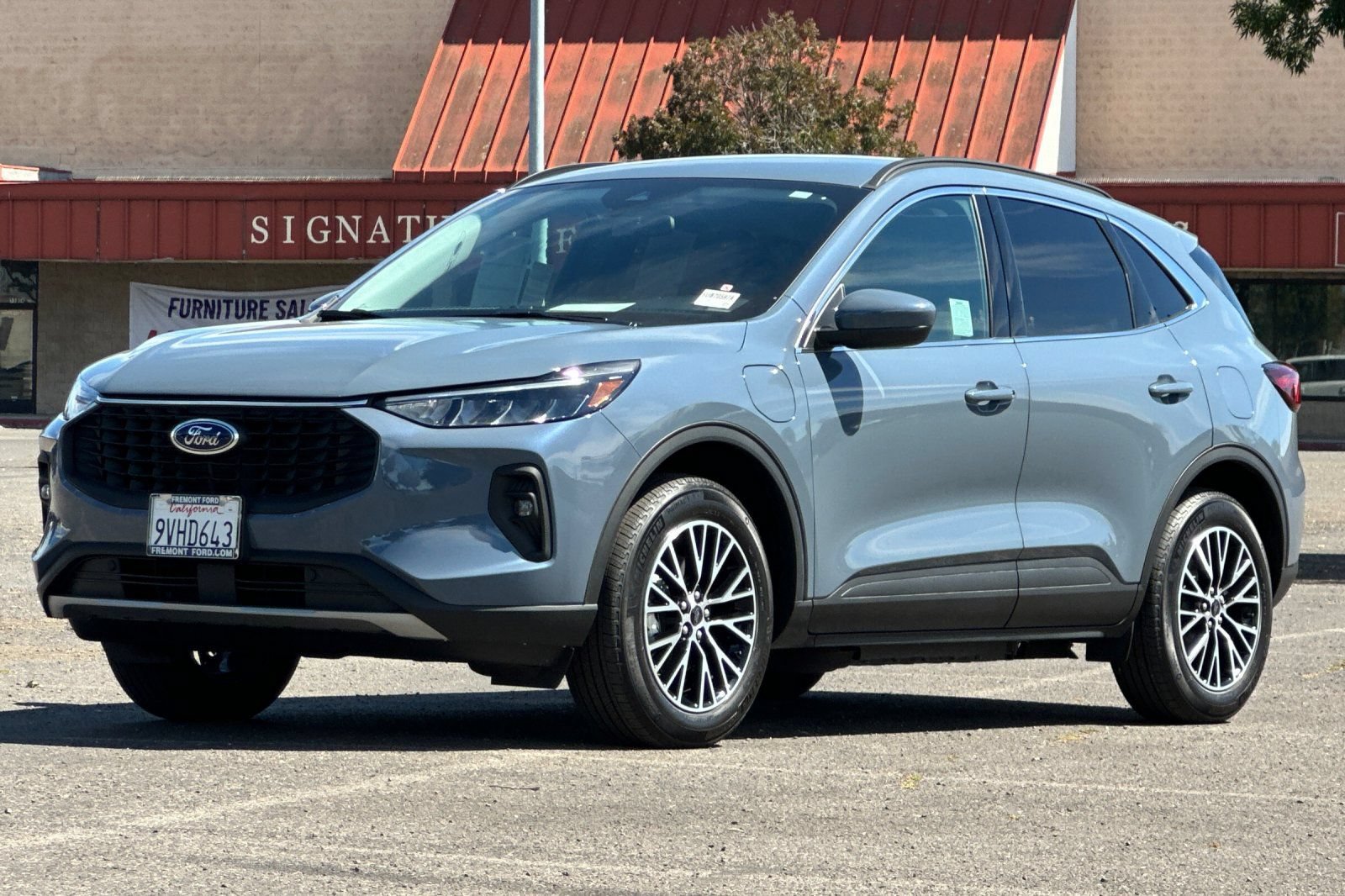 Certified 2025 Ford Escape SE FWD image 8