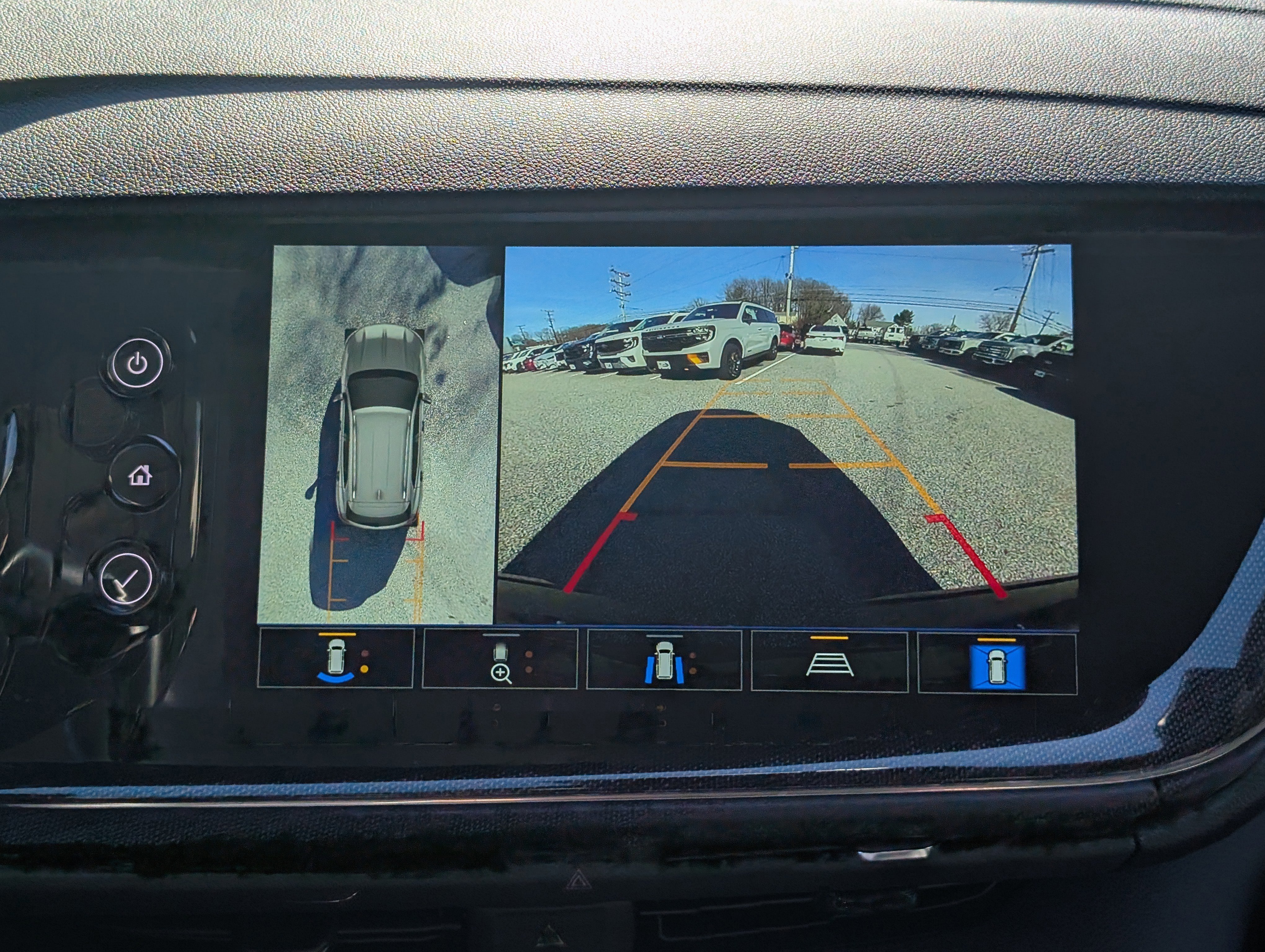 Used 2022 Buick Envision Essence w/ Technology Package I image 32