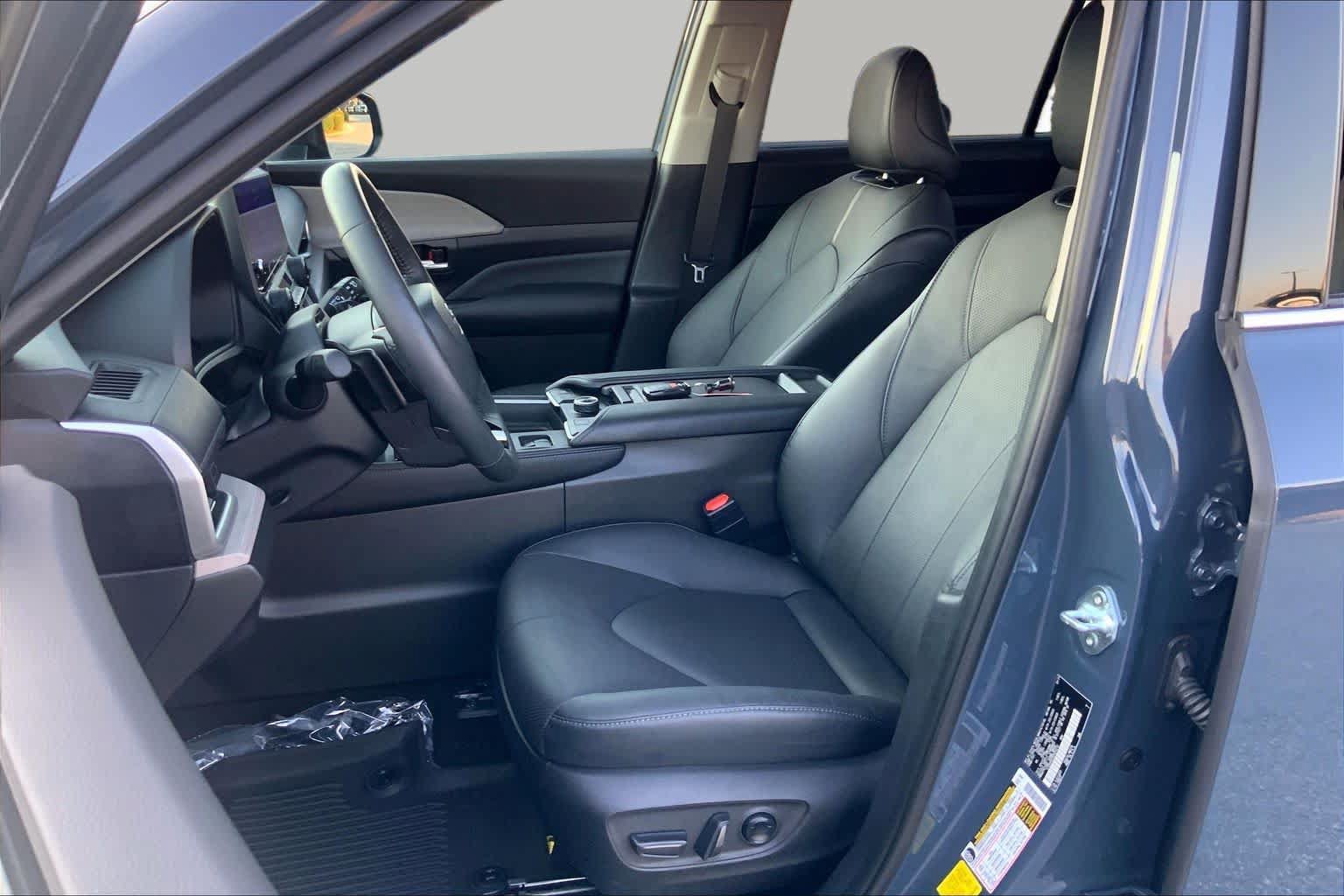 Used 2024 Toyota Grand Highlander AWD image 8
