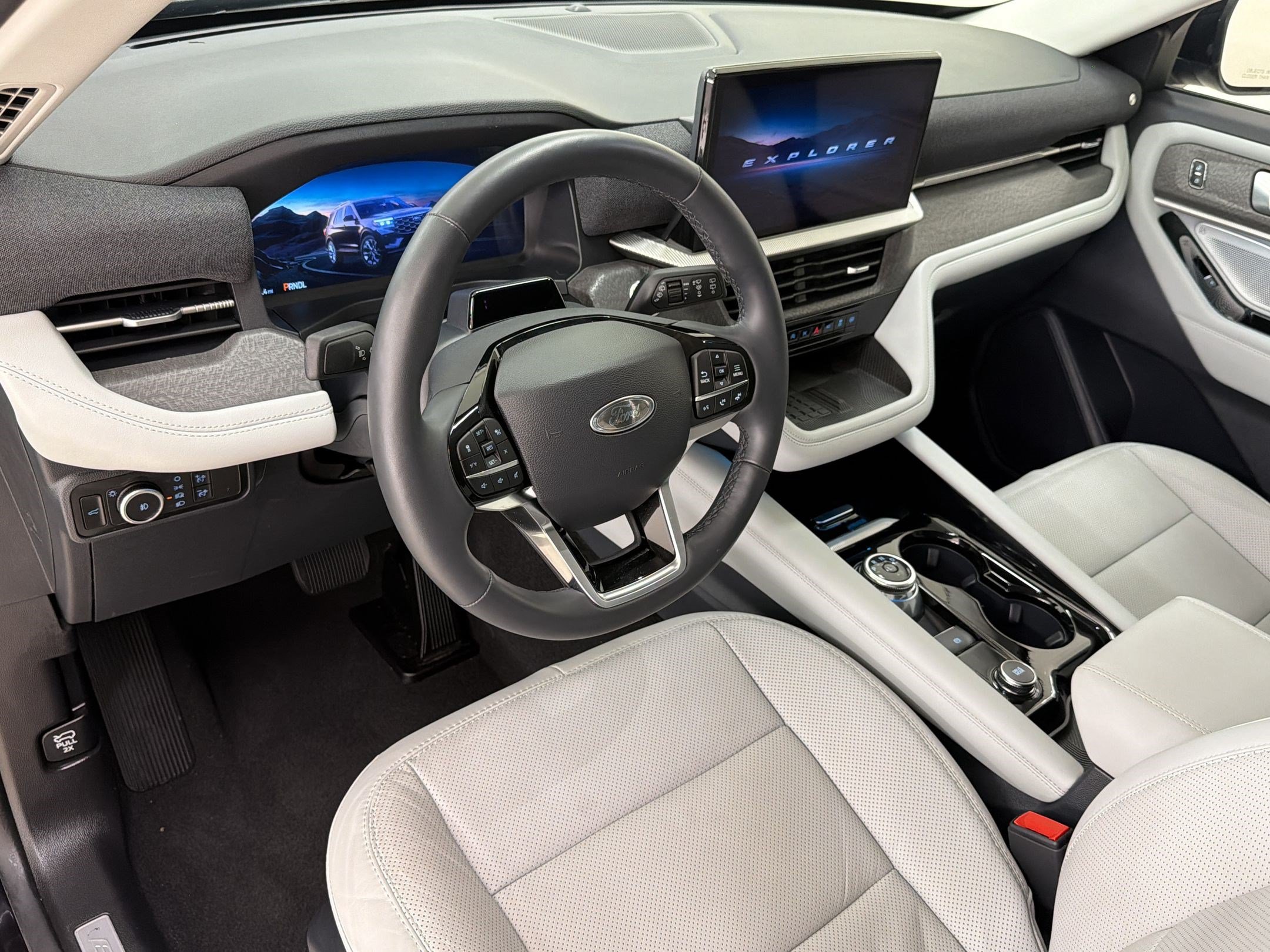 Certified 2025 Ford Explorer Platinum w/ Ultimate Package AWD/4WD image 4