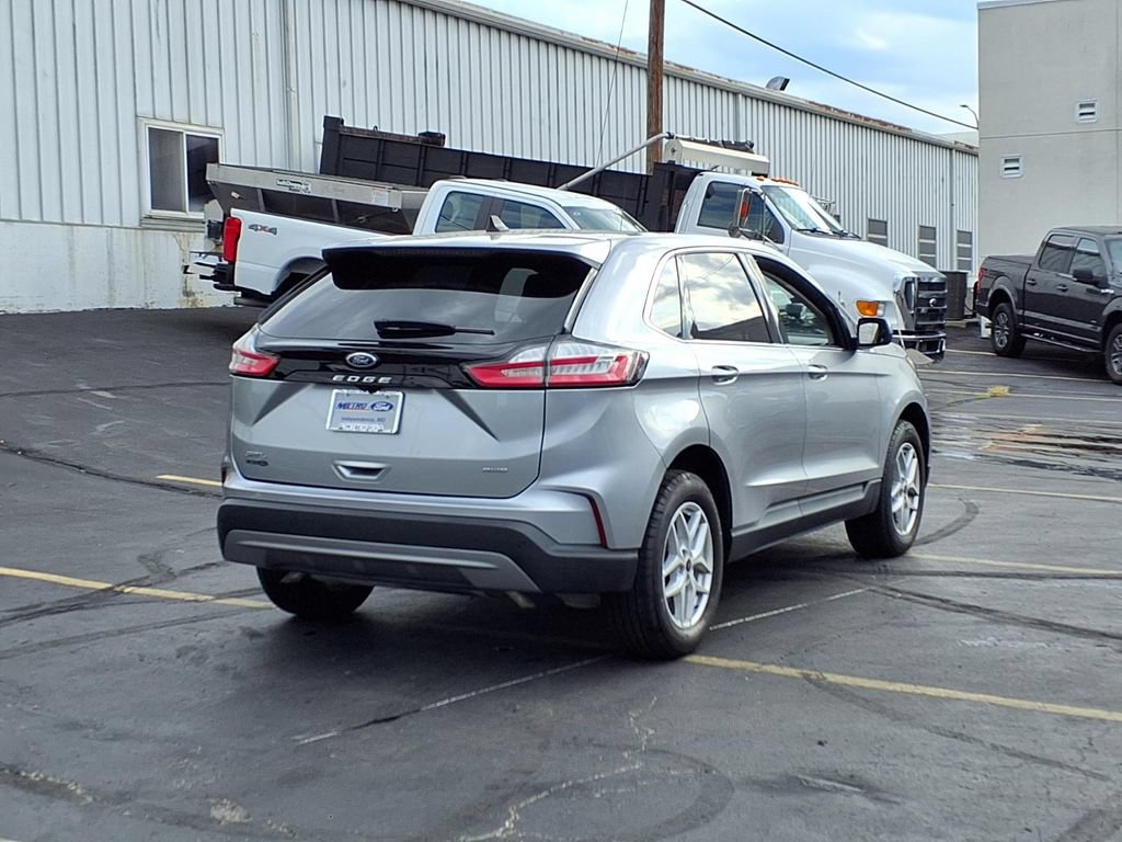 Certified 2024 Ford Edge SEL w/ Convenience Package AWD/4WD image 3