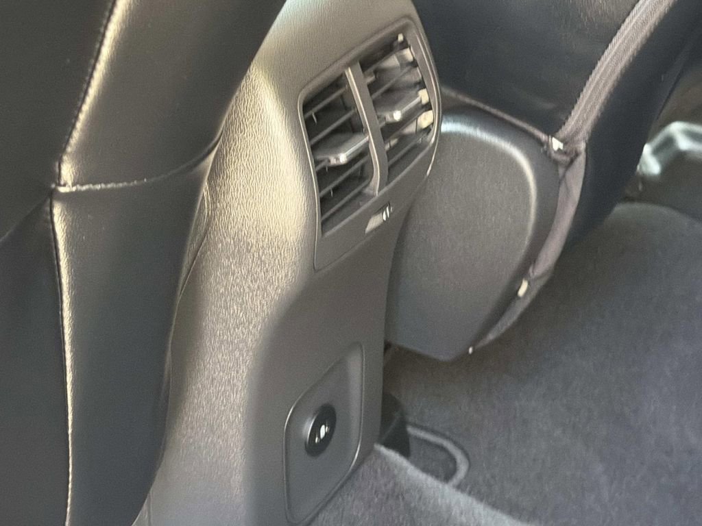 Certified 2025 Ford Escape SE FWD image 18