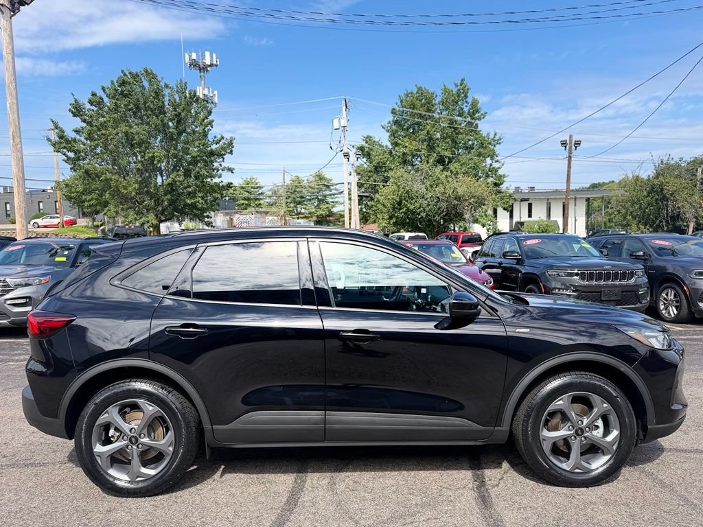 Certified 2025 Ford Escape ST-Line Select AWD/4WD image 9