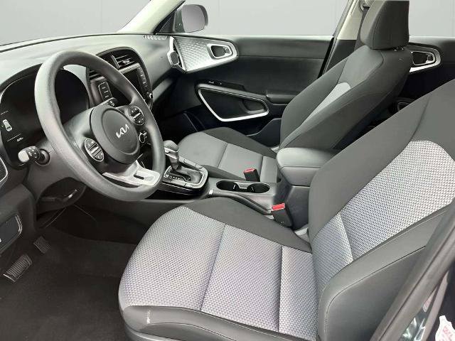 Used 2025 Kia Soul LX w/ LX Technology Package FWD image 17
