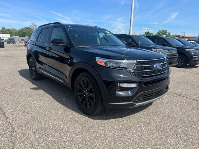 Certified 2023 Ford Explorer XLT w/ Equipment Group 202A AWD/4WD image 3