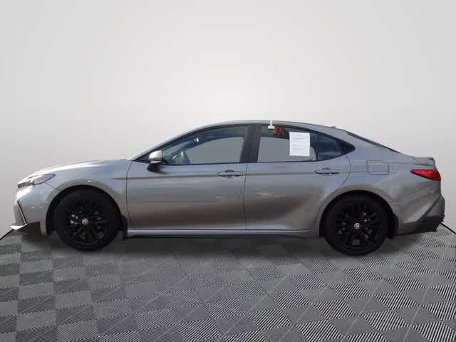 Used 2025 Toyota Camry SE w/ Convenience Package FWD image 2