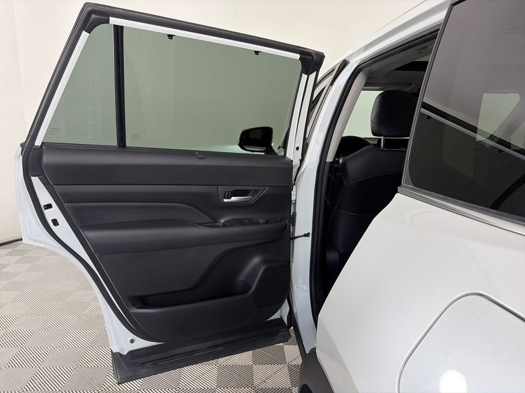 Used 2024 Toyota Grand Highlander AWD image 11