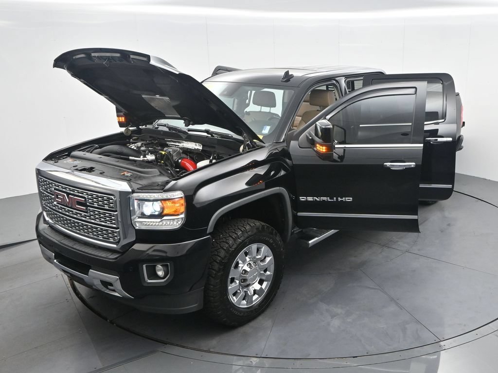 Used 2019 GMC Sierra 2500 Denali w/ Duramax Plus Package AWD/4WD image 40