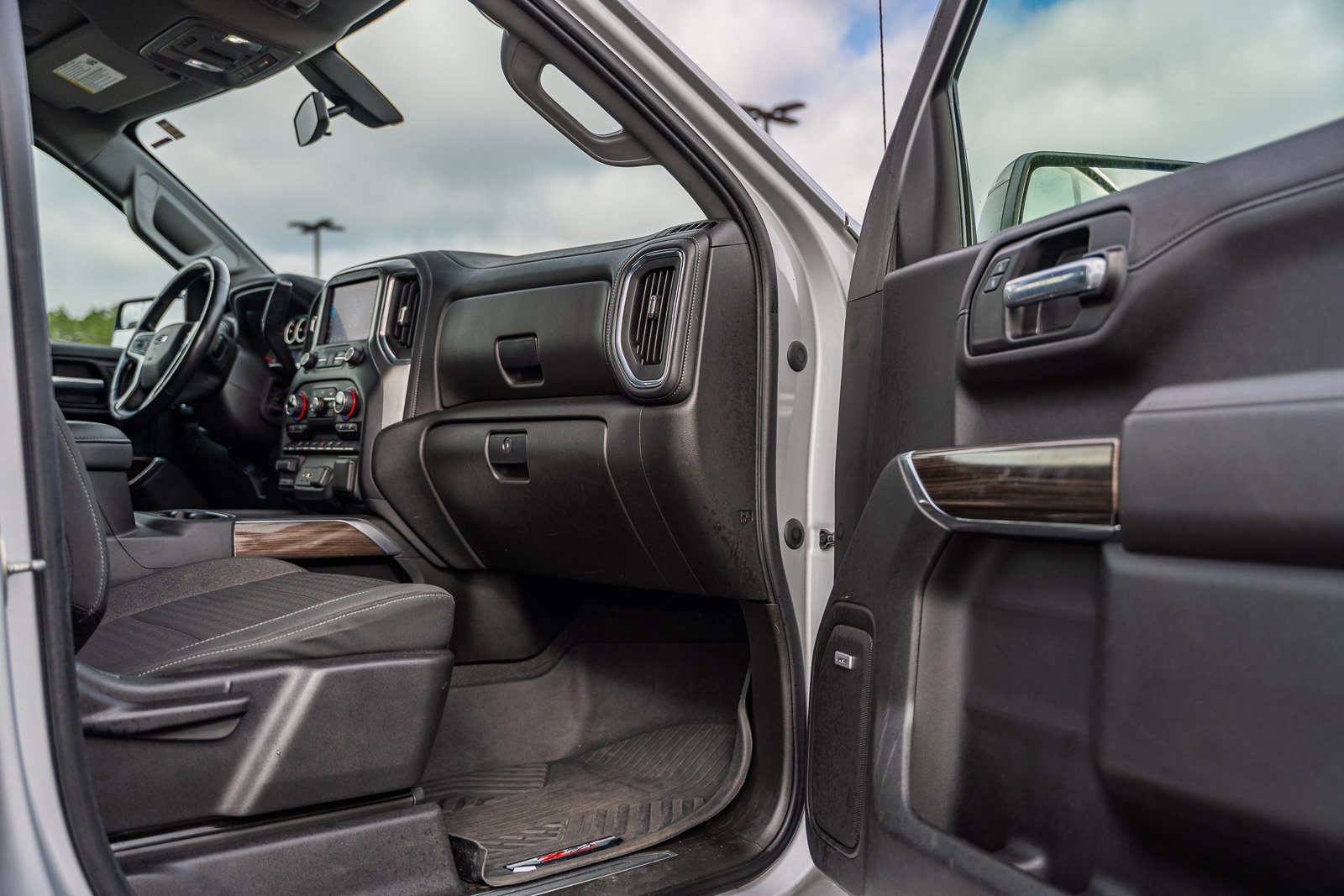 Used 2021 Chevrolet Silverado 1500 LT Trail Boss w/ Convenience Package II image 13