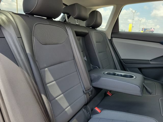 Used 2024 Volkswagen Taos SE w/ Panoramic Sunroof Package AWD/4WD image 17