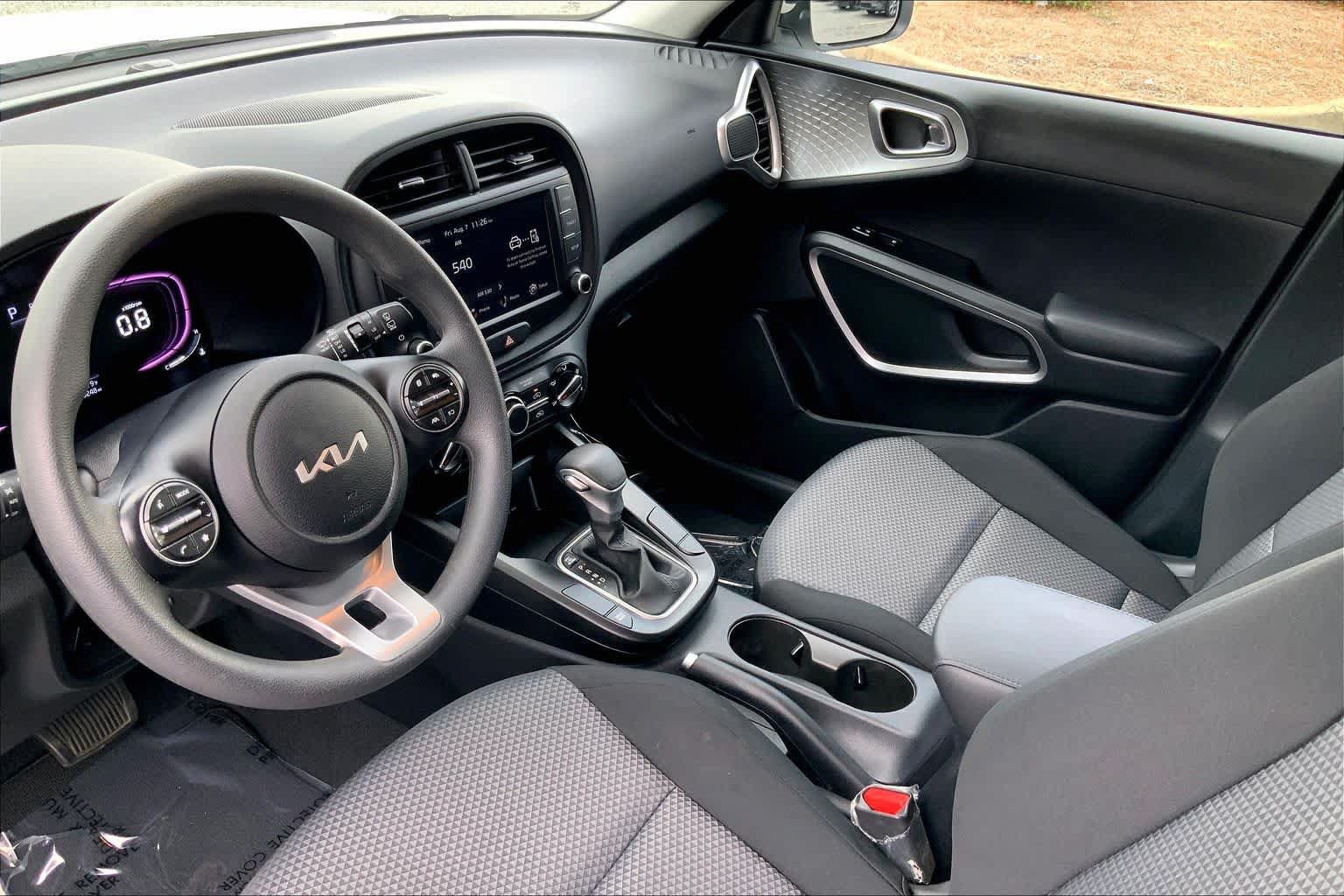 Used 2025 Kia Soul LX w/ LX Technology Package FWD image 15