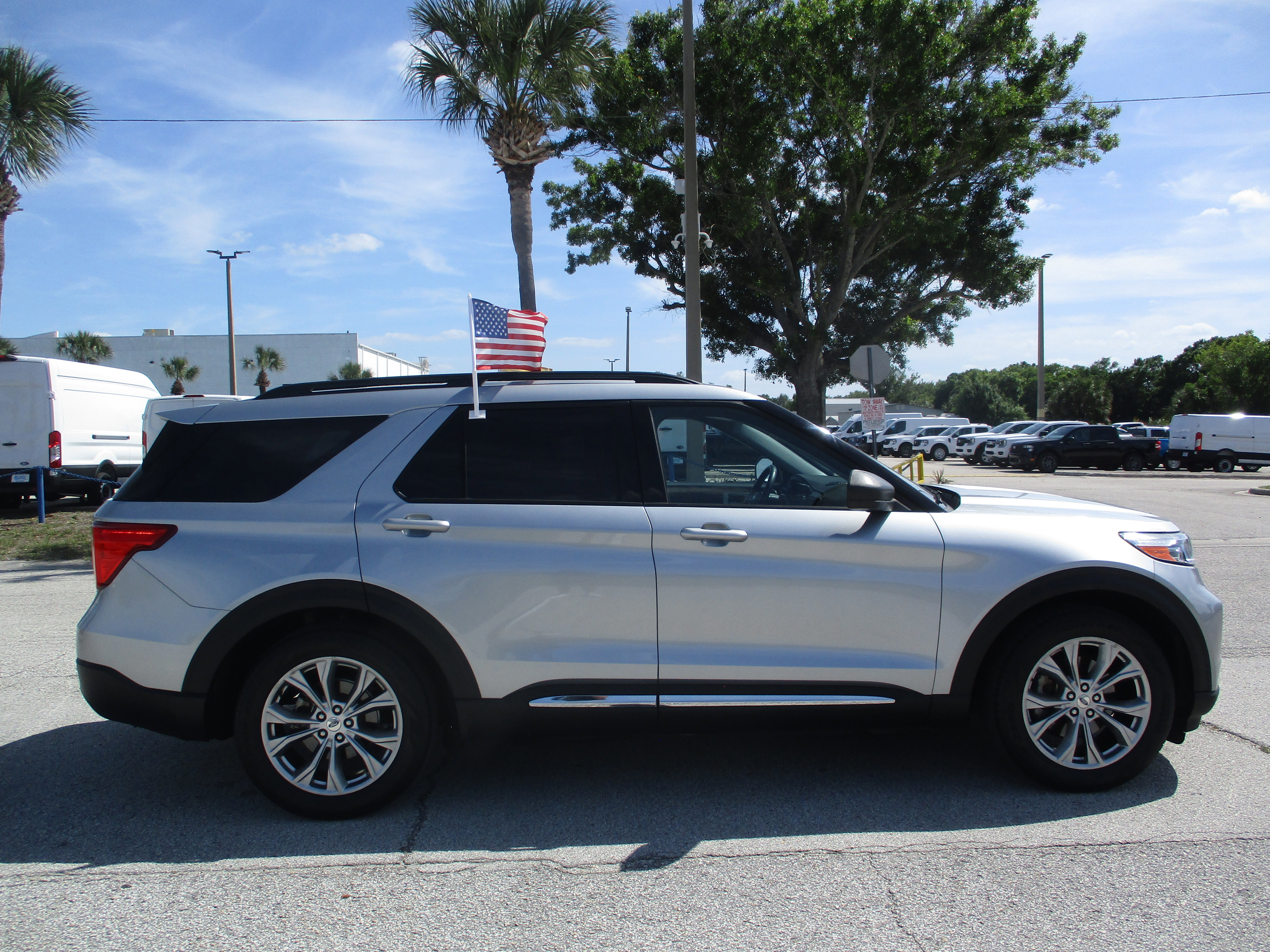 Certified 2022 Ford Explorer XLT w/ Equipment Group 202A image 6