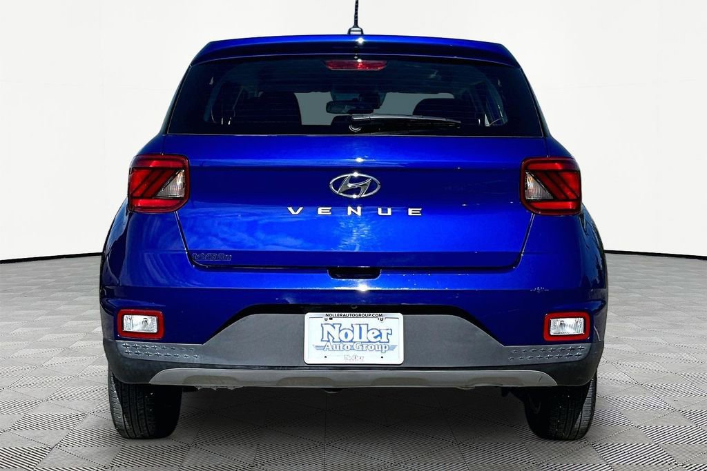 Used 2024 Hyundai Venue SE FWD image 4