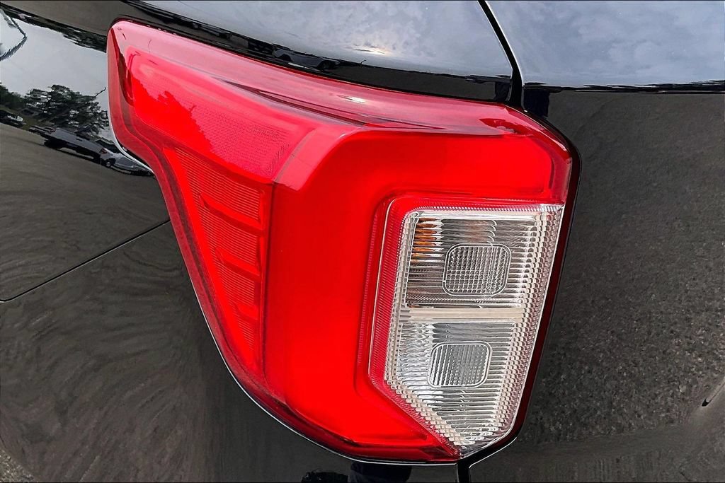 Certified 2024 Ford Explorer XLT w/ Equipment Group 202A AWD/4WD image 31