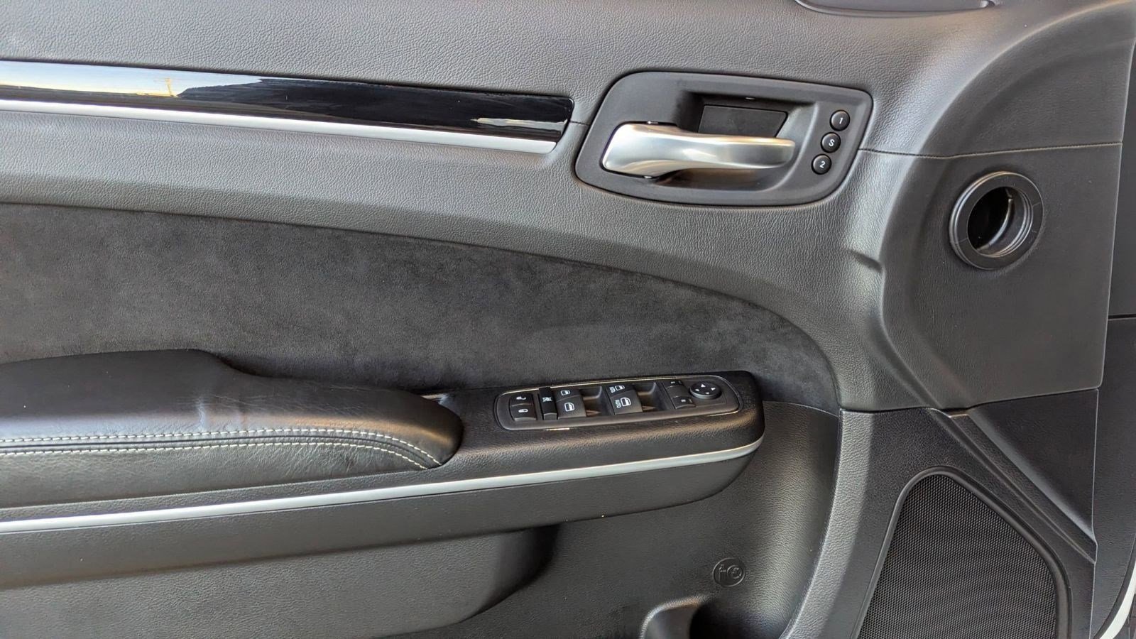 Used 2023 Chrysler 300 C image 13