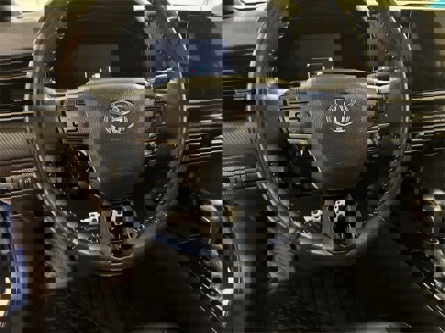 Used 2025 Toyota Camry SE image 9