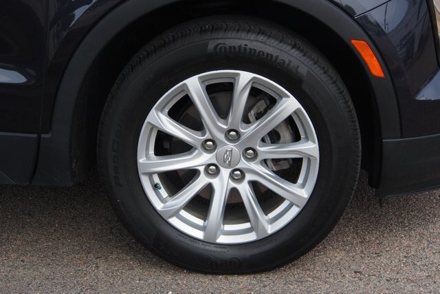 Used 2023 Cadillac XT4 Luxury w/ Cold Weather Package FWD image 9