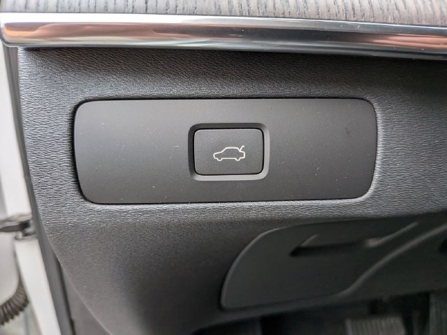 Used 2023 Volvo XC90 B6 Ultimate w/ Protection Package Premier AWD/4WD image 17