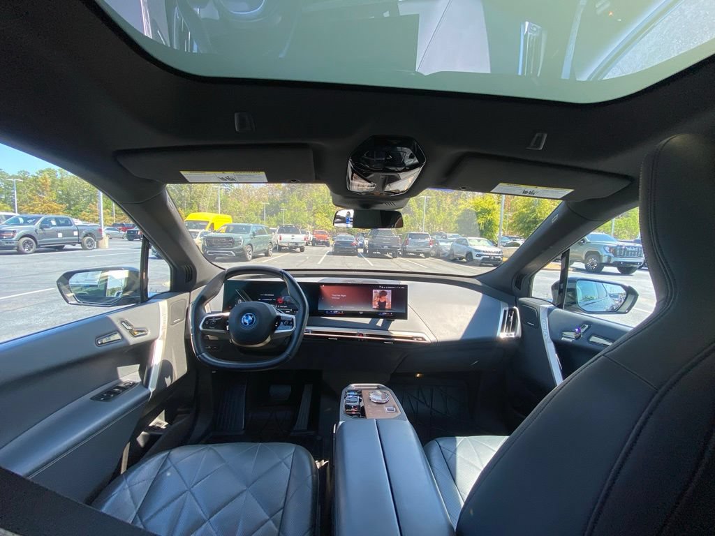 Used 2023 BMW iX xDrive50 w/ Premium Package AWD/4WD image 27