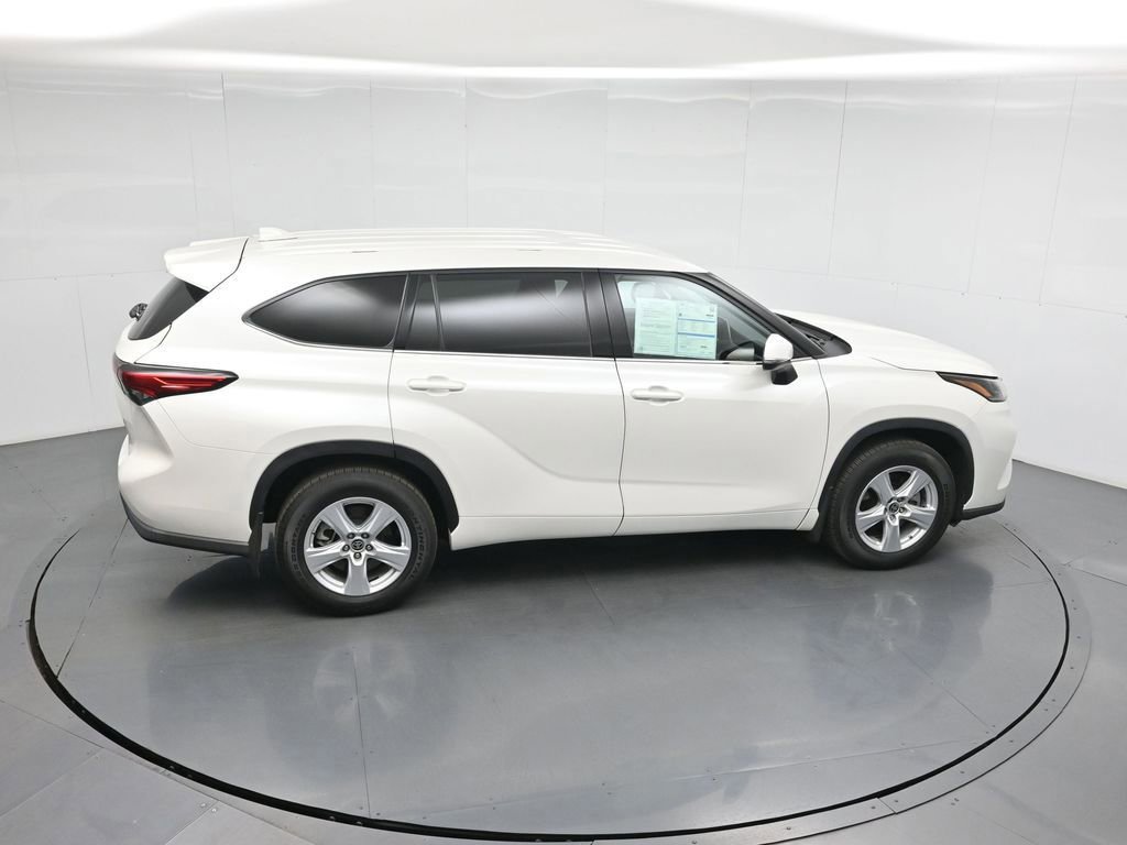 Used 2021 Toyota Highlander LE image 12