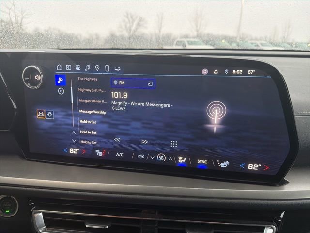 Used 2025 Chevrolet Traverse LT w/ Driver Confidence Package image 27