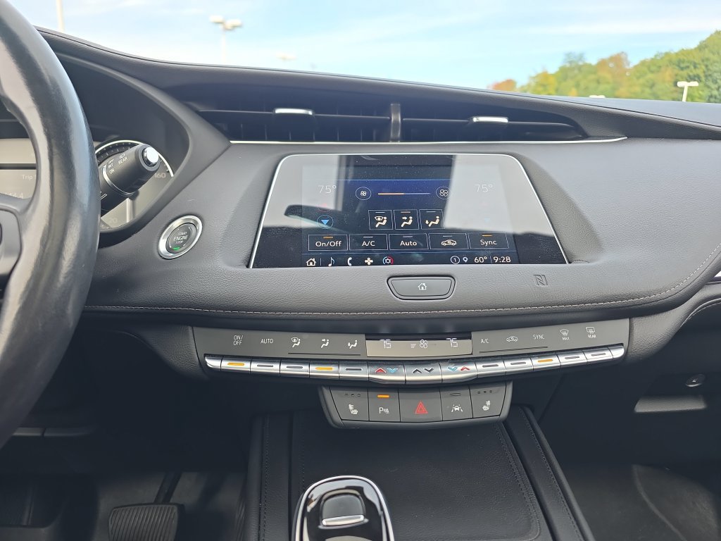 Used 2021 Cadillac XT4 Luxury w/ Cold Weather Package AWD/4WD image 31