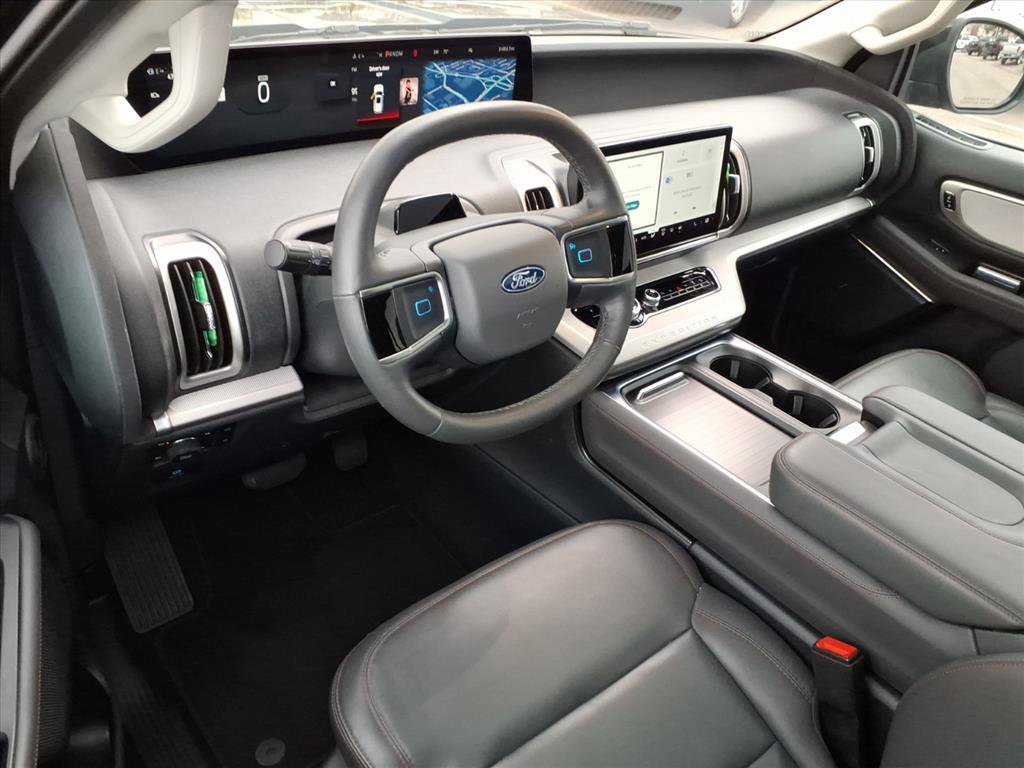 Certified 2025 Ford Expedition Active AWD/4WD image 9
