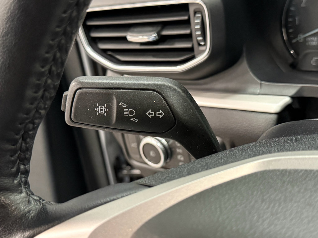 Certified 2022 Ford Explorer XLT w/ Equipment Group 202A image 16