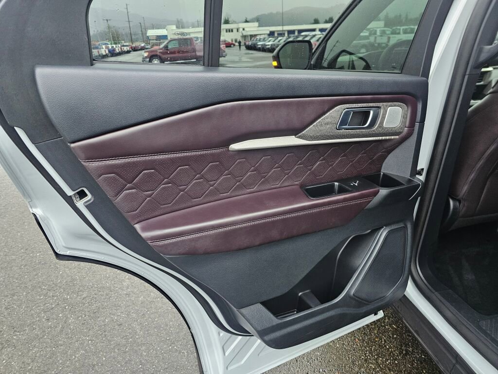 Certified 2025 Ford Explorer Platinum w/ LUX Leather Package image 12