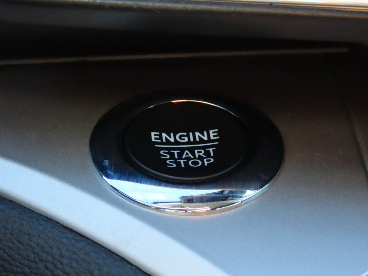 Certified 2022 Ford Explorer XLT w/ Equipment Group 202A image 30