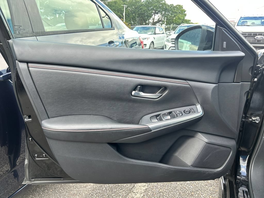 Used 2025 Nissan Sentra SR FWD image 9
