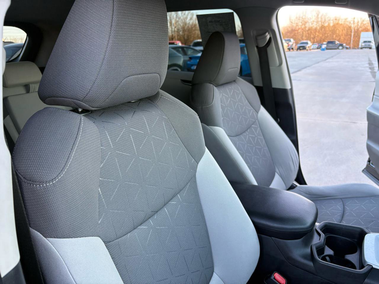 Used 2021 Toyota RAV4 XLE FWD image 42