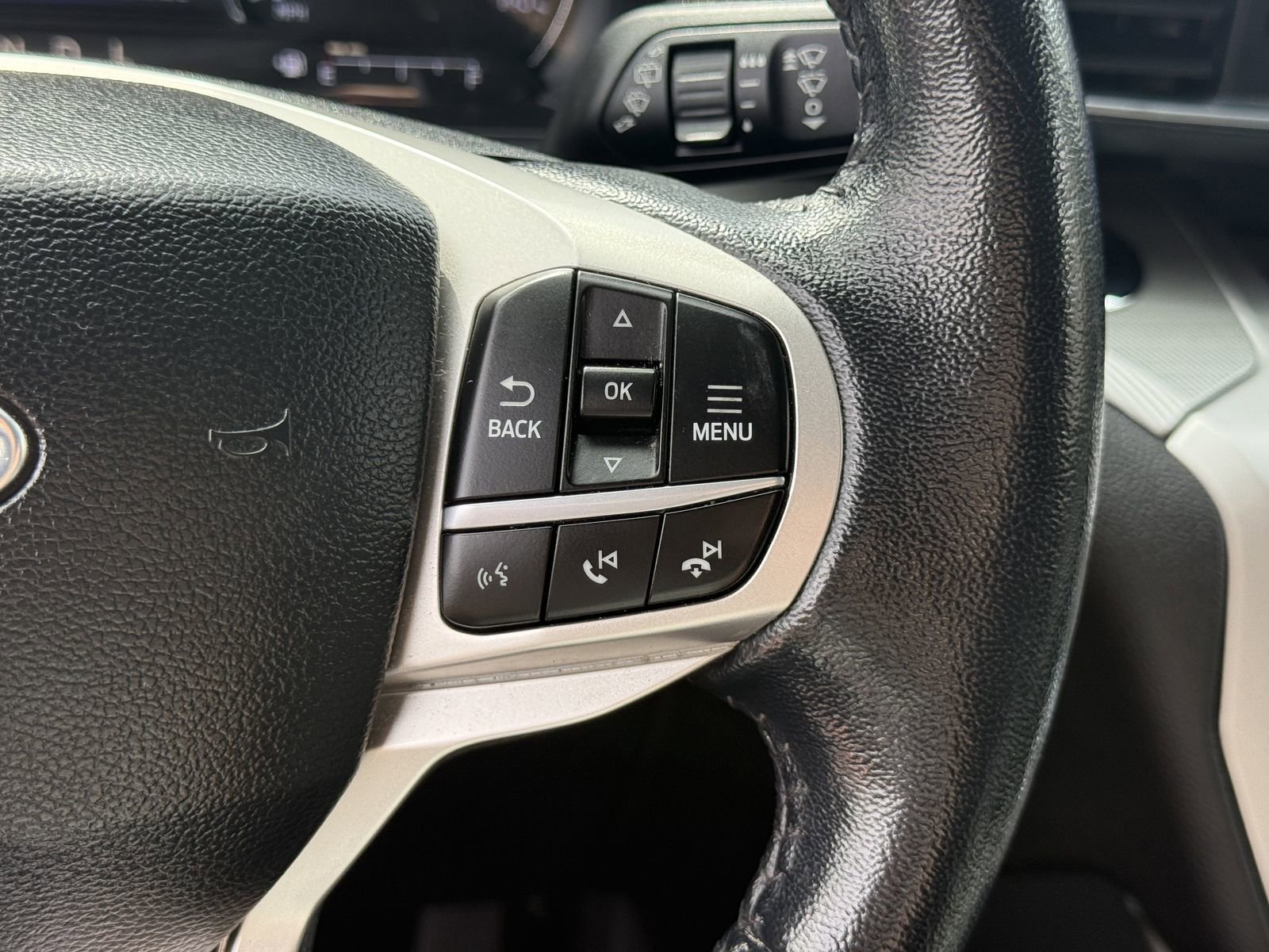 Certified 2022 Ford Explorer XLT w/ Equipment Group 202A RWD image 30
