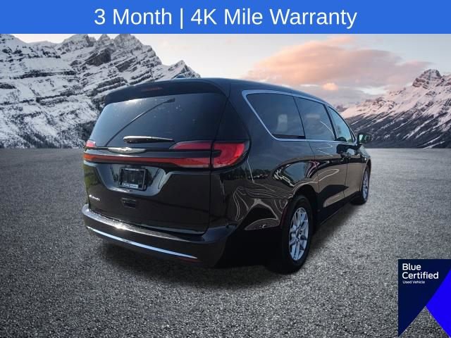 Used 2023 Chrysler Pacifica Touring-L FWD image 9