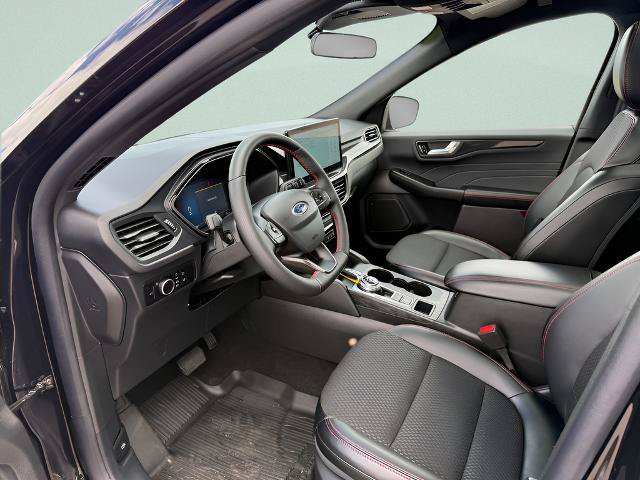 Certified 2025 Ford Escape ST-Line w/ Tech Pack #1 AWD/4WD image 4