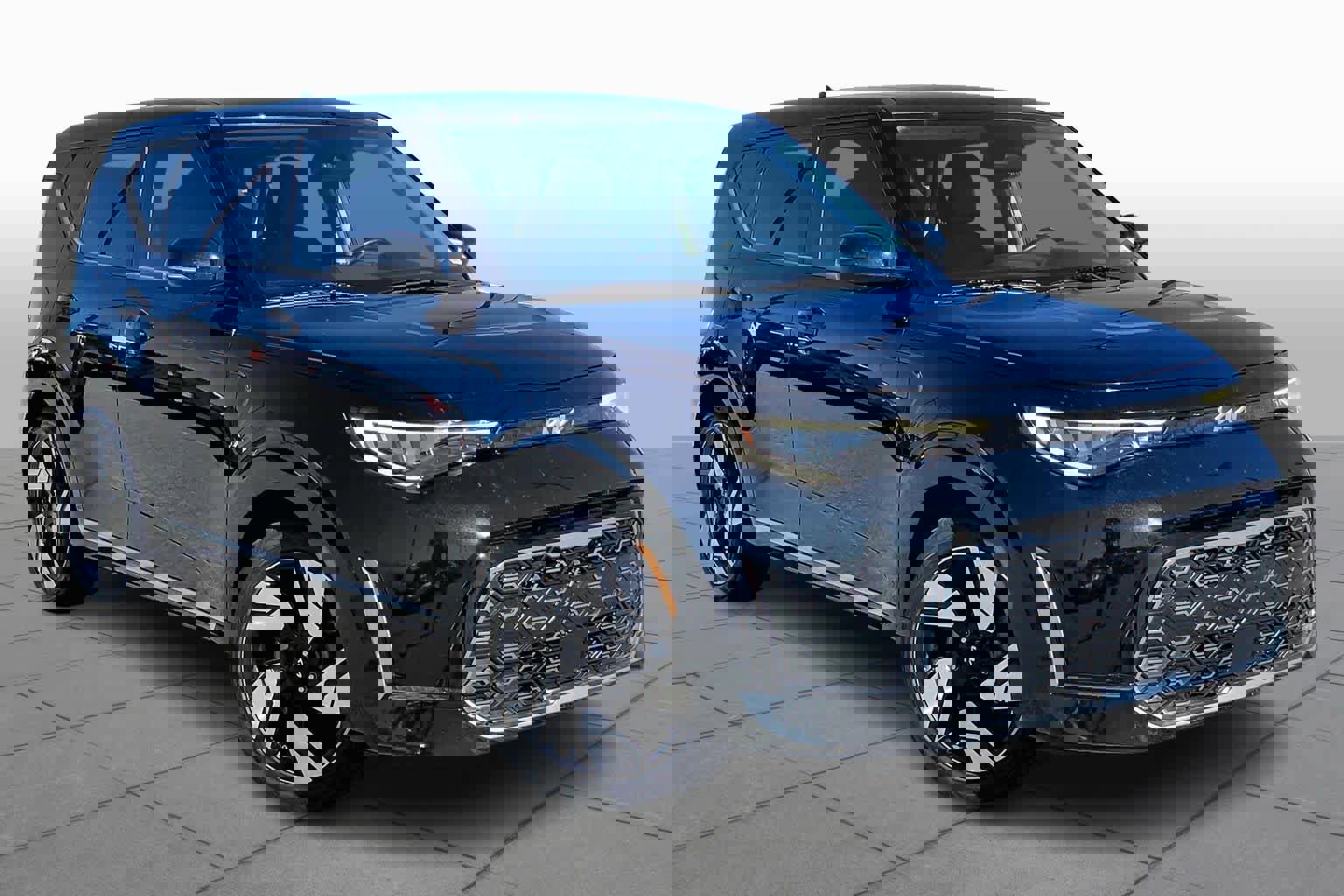 Used 2023 Kia Soul GT-Line w/ GT-Line Technology Package image 2