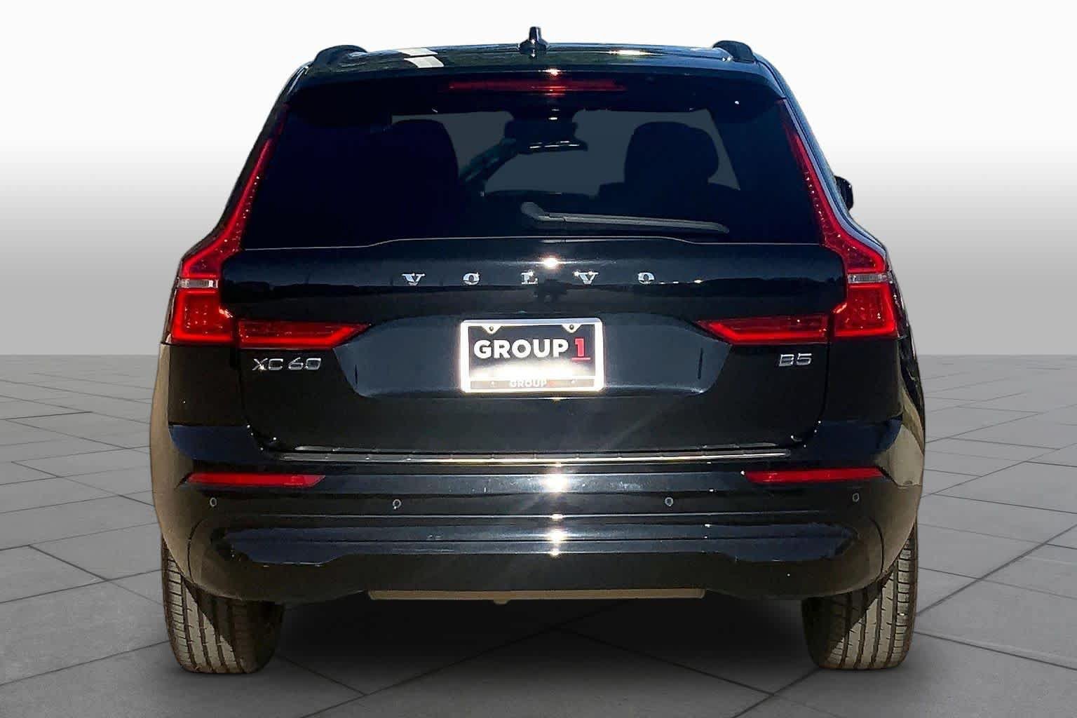 Used 2023 Volvo XC60 B5 Core w/ Climate Package FWD image 5