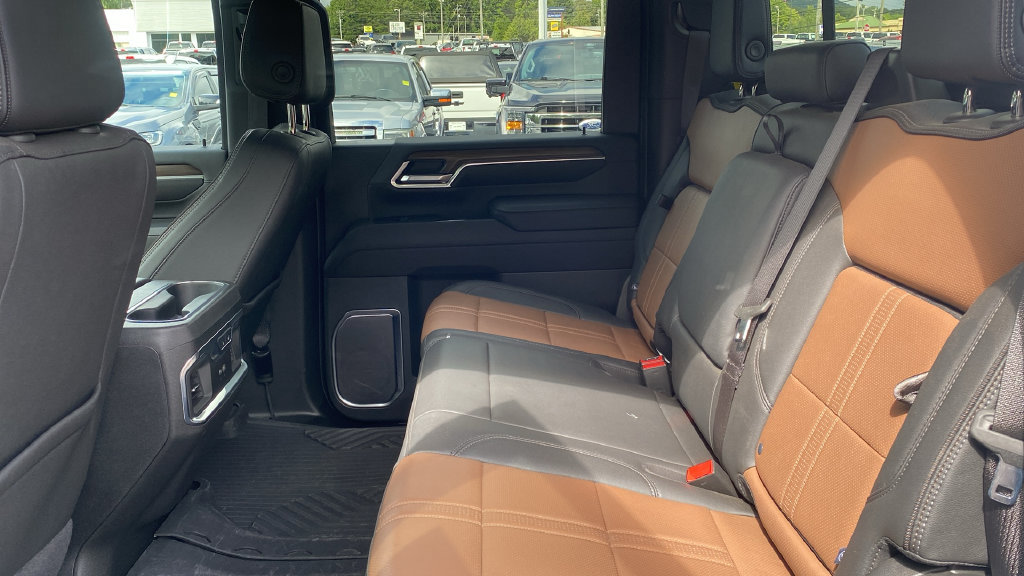 Used 2025 Chevrolet Silverado 3500 High Country w/ High Country Premium Package AWD/4WD image 14