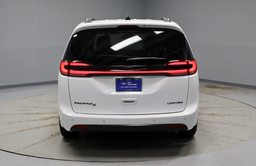 Used 2025 Chrysler Pacifica Limited FWD image 12