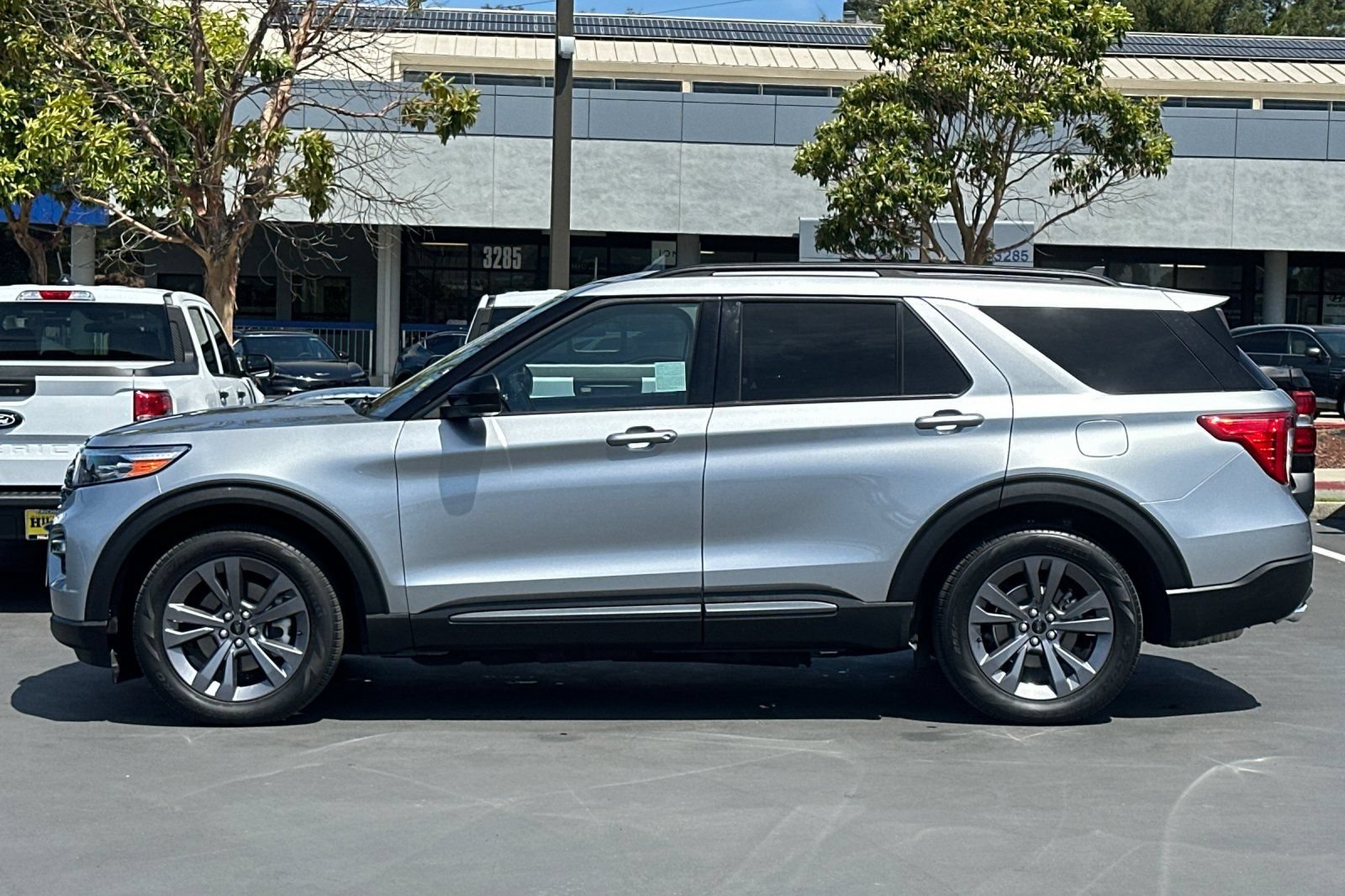 Certified 2023 Ford Explorer XLT w/ Equipment Group 202A RWD image 10