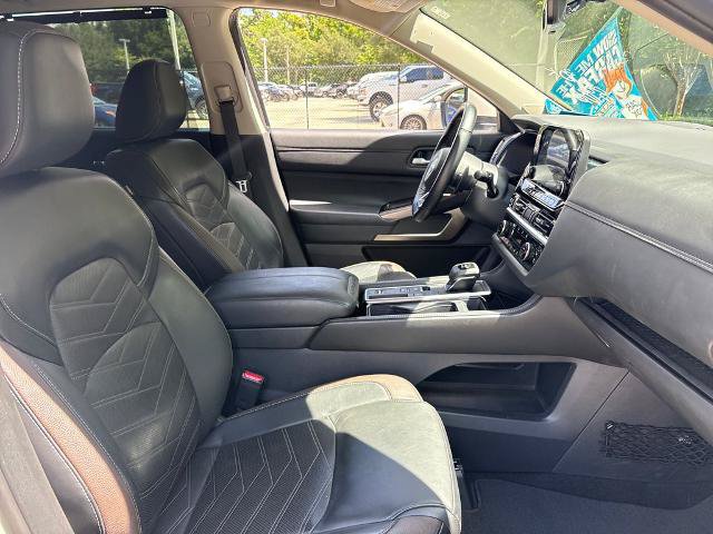 Used 2024 Nissan Pathfinder Platinum w/ Black Appearance Package FWD image 29