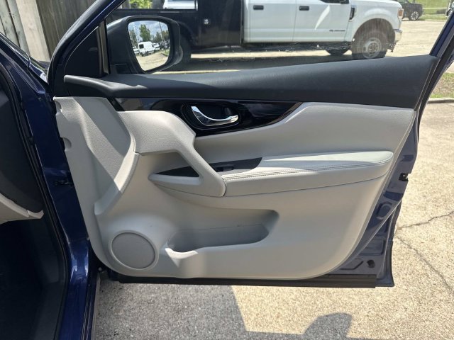 Used 2022 Nissan Rogue Sport SV w/ Technology Package FWD image 15