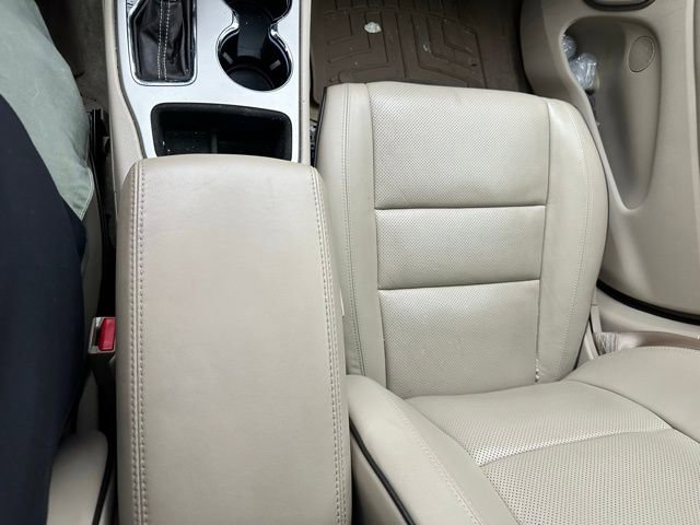 Used 2017 Jeep Grand Cherokee Overland w/ Jeep Active Safety Group image 87