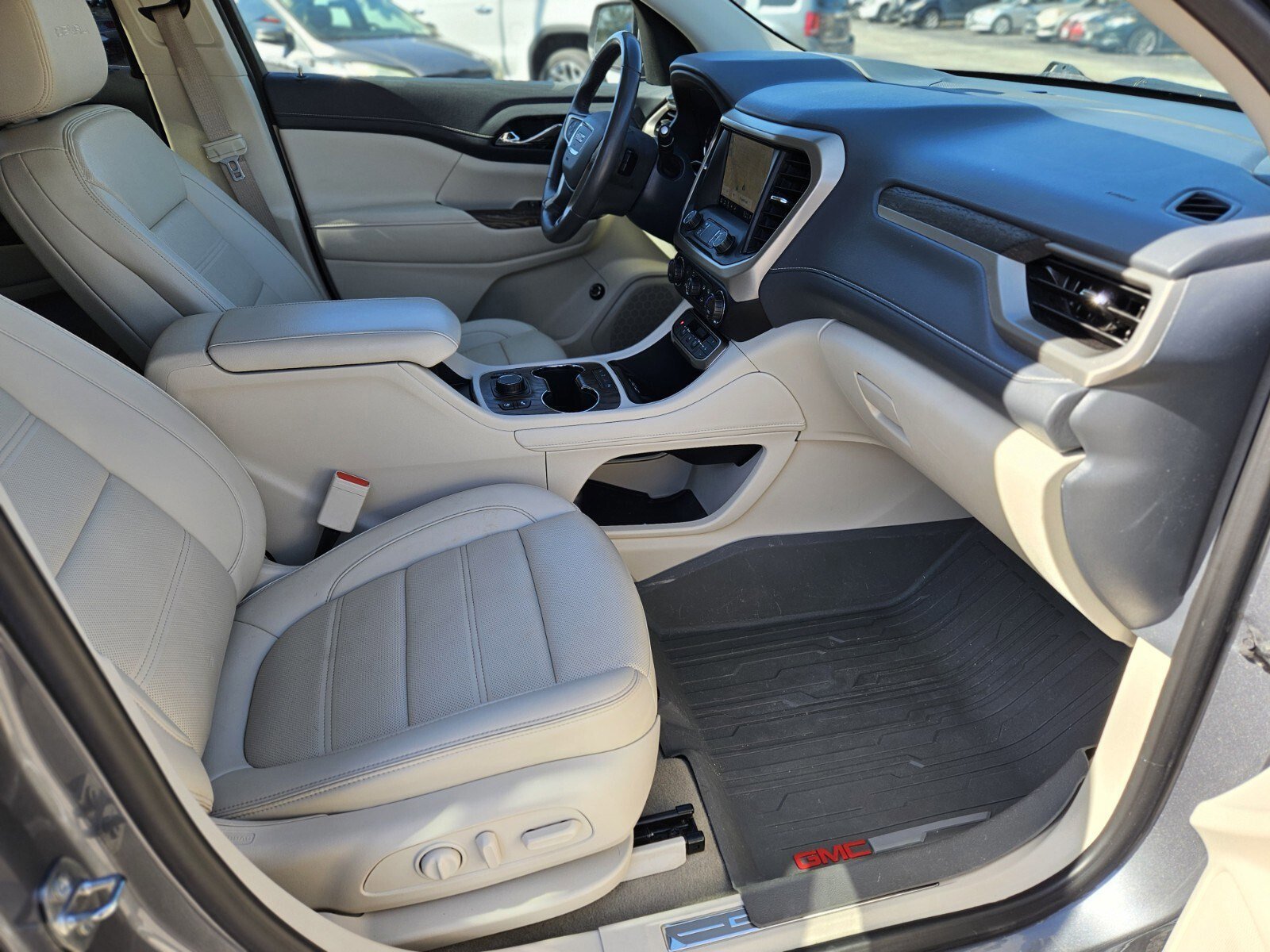 Used 2022 GMC Acadia Denali w/ Denali Technology Package image 12