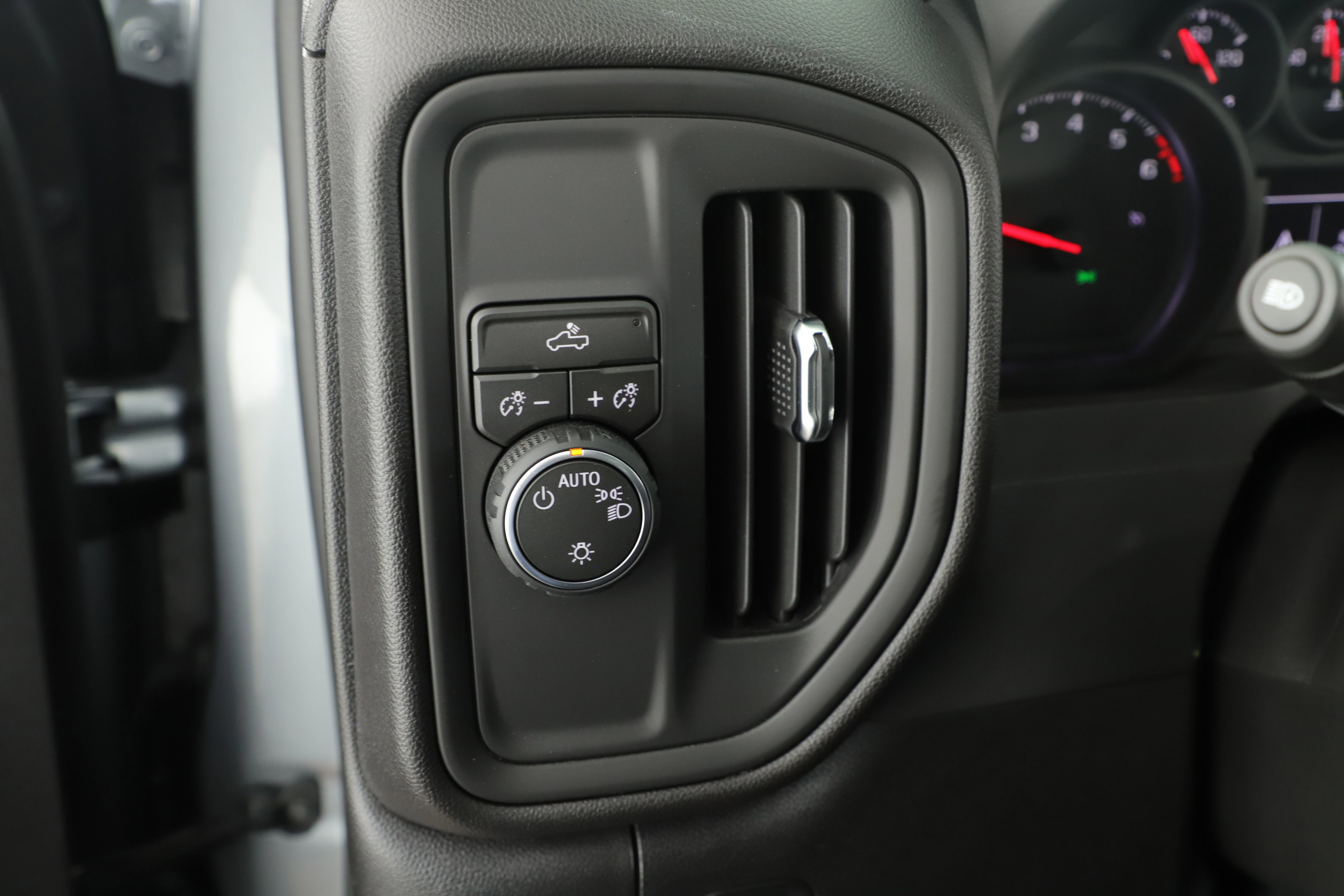 Used 2026 Chevrolet Silverado 1500 Custom image 12