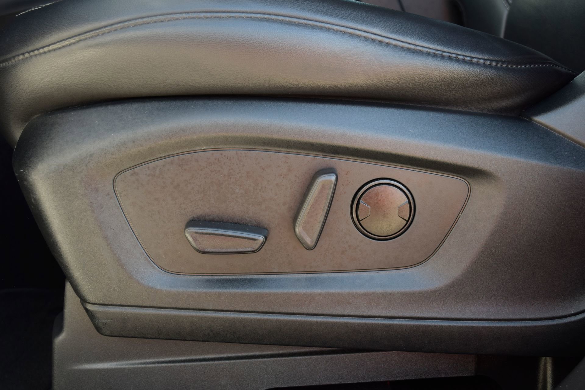 Certified 2022 Ford Explorer XLT w/ Equipment Group 202A image 16