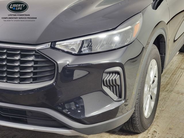 Certified 2023 Ford Escape Active AWD/4WD image 9