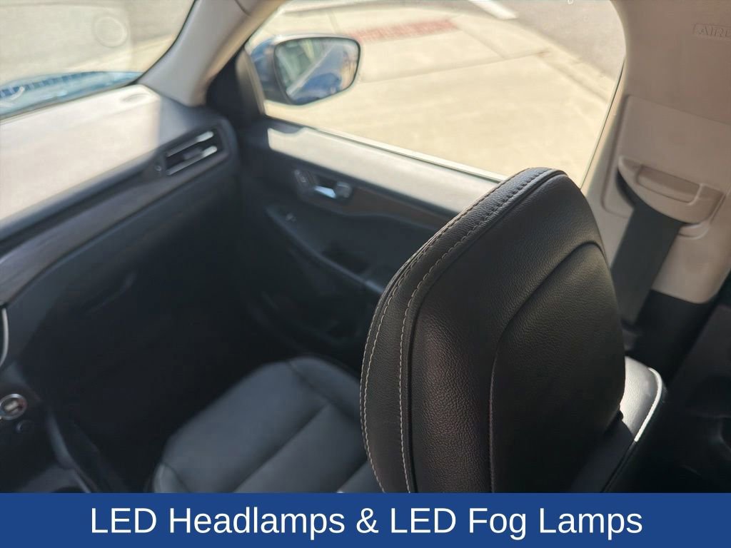 Certified 2020 Ford Escape Titanium AWD/4WD image 21