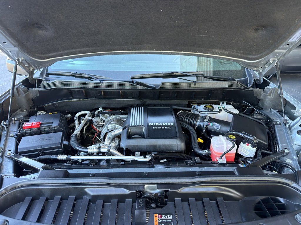 Used 2025 Chevrolet Silverado 1500 High Country w/ Technology Package AWD/4WD image 5