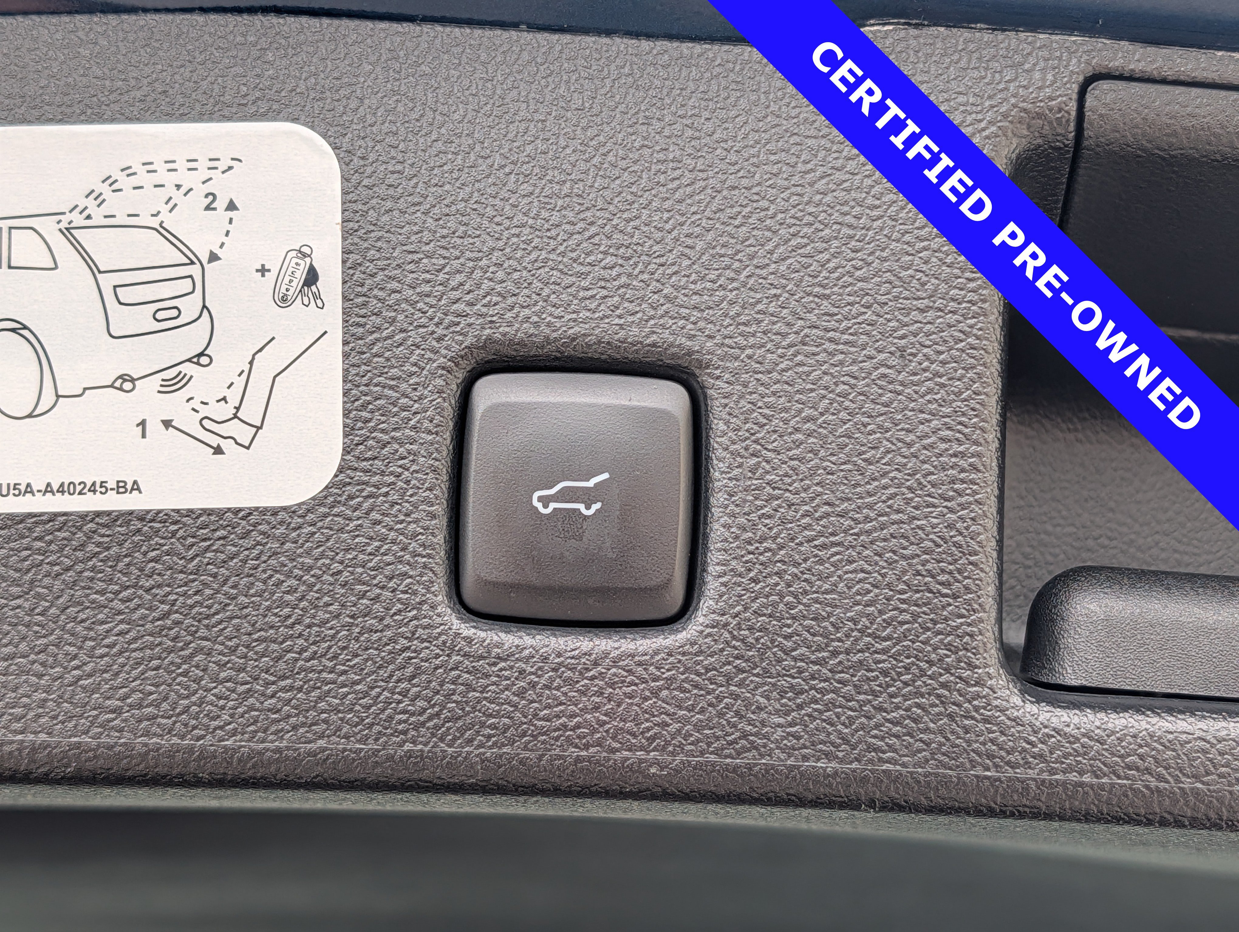 Certified 2020 Ford Escape Titanium AWD/4WD image 14